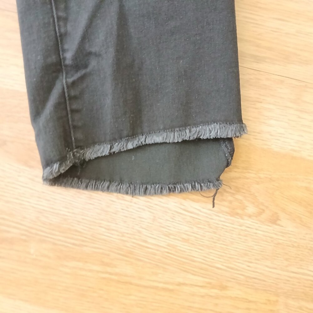 Anthropologie Pilcro Frayed Hem Superscript  Cropped Jeans Black Size 32 - Picture 6 of 8